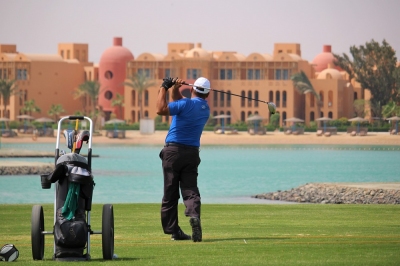 Golfspieler in El Gouna Aegypten (Alexander Mirschel)  Copyright 
Informazioni sulla licenza disponibili sotto 'Prova delle fonti di immagine'